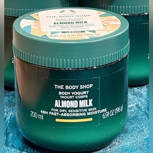 🌙 B157-5 The Body Shop Almond Milk Body Yogurt